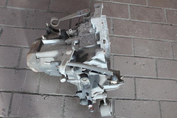 Foto: SCHALTGETRIEBE 5-GANG eines Peugeot 106 XN
