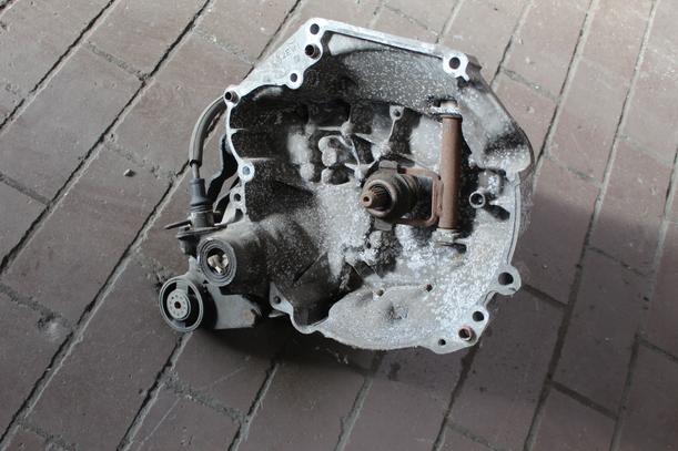 Foto: SCHALTGETRIEBE 5-GANG eines Peugeot 106 XN