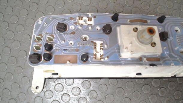 Foto: TACHOEINHEIT eines Nissan Primera 1.6 SLX
