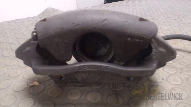 Foto: BREMSSATTEL VORN LINKS eines Peugeot 605 3.0 V6 SR