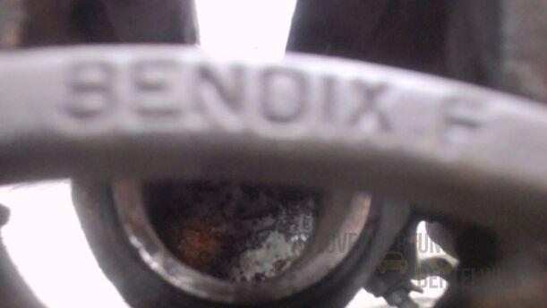 Foto: BREMSSATTEL VORN LINKS eines Peugeot 605 3.0 V6 SR