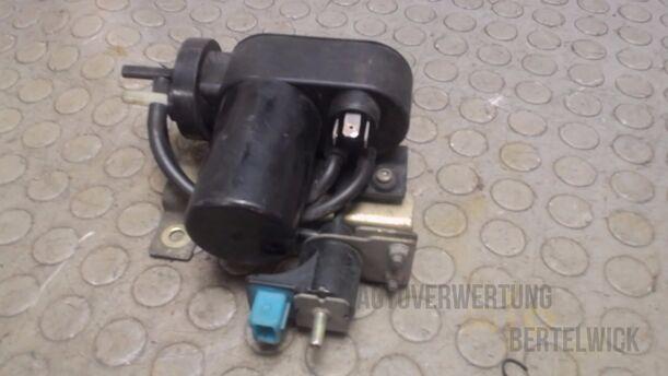 Foto: ZENTRALVERRIEGELUNGSPUMPE eines Peugeot 605 3.0 V6 SR