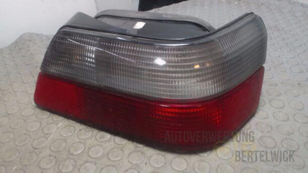 Foto: HECKLEUCHTE / RÜCKLICHT  RECHTS eines Peugeot 605 3.0 V6 SR