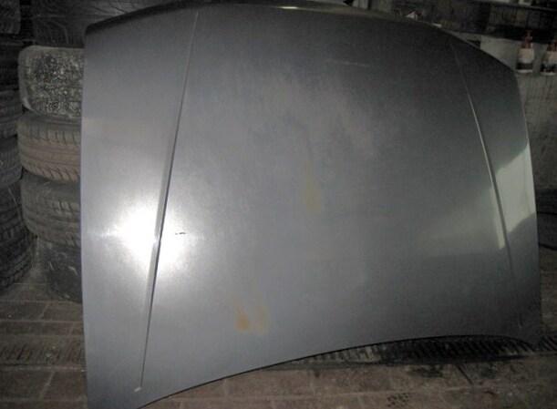 Foto: MOTORHAUBE eines Peugeot 605 3.0 V6 SR