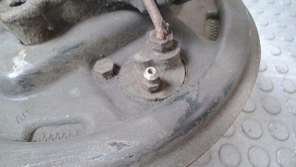 Foto: ACHSSCHENKEL HINTEN LINKS eines Nissan Primera 1.6 SLX