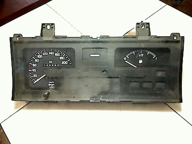 Foto: TACHOEINHEIT eines Renault Clio RL
