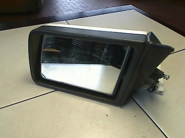 Foto: AUSSENSPIEGEL LINKS eines Opel Corsa LS
