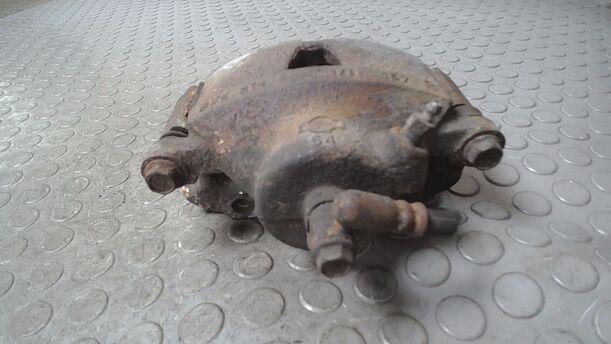 Foto: BREMSSATTEL VORN RECHTS eines Nissan Primera 1.6 SLX
