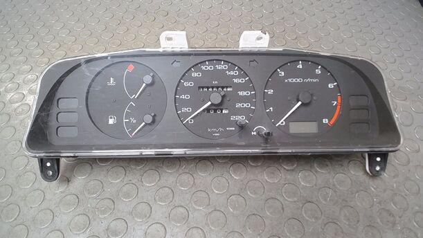 Foto: TACHOEINHEIT eines Nissan Primera 1.6 SLX