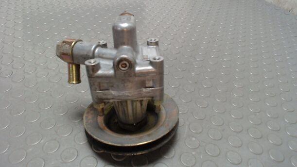 Foto: LENKGETRIEBEPUMPE / SERVOPUMPE eines Lancia Thema turbo i.e.