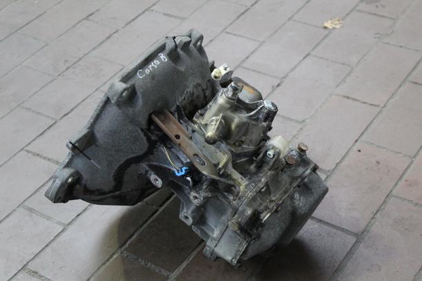 Foto: SCHALTGETRIEBE 5-GANG F10 eines Opel Corsa City