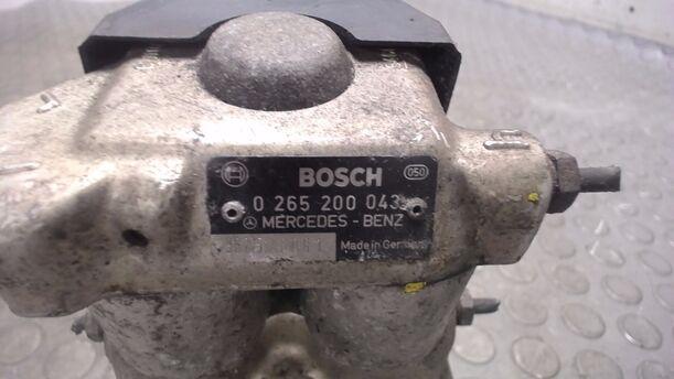 Foto: ABS-BREMSAGGREGAT eines Mercedes-Benz C 180 Classic