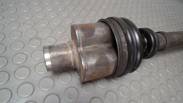 Foto: ANTRIEBSWELLE LINKS eines Renault R 25 TI