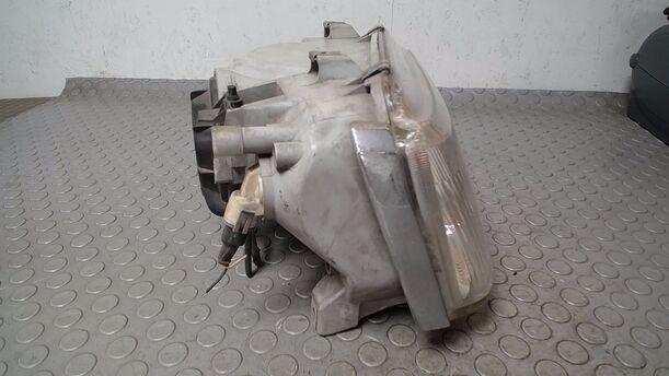 Foto: SCHEINWERFER RECHTS eines Renault R 25 TI