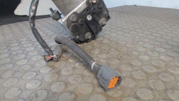 Foto: ABS-BREMSAGGREGAT eines Mazda MX-3 16V