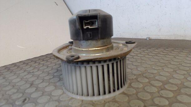 Foto: HEIZUNGSGEBLÄSE eines Nissan Sunny GTI 16V