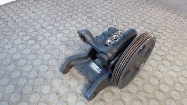 Foto: LENKGETRIEBEPUMPE / SERVOPUMPE eines Nissan Sunny GTI 16V