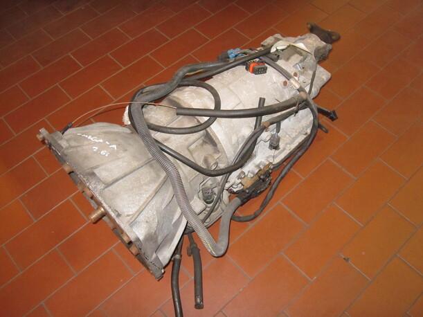 Foto: AUTOMATIK-GETRIEBE eines Opel Omega GL