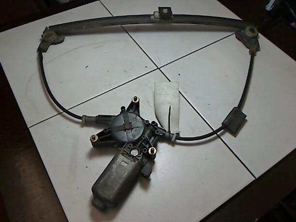 Foto: FENSTERHEBER VR eines Peugeot 405 Break SRI