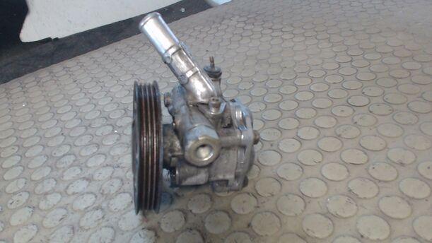 Foto: LENKGETRIEBEPUMPE / SERVOPUMPE eines Mazda 323 F 1.5