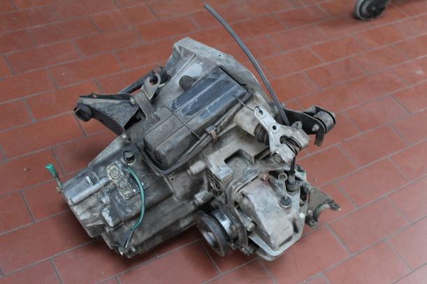 Foto: SCHALTGETRIEBE 5-GANG eines Lancia Thema 6V
