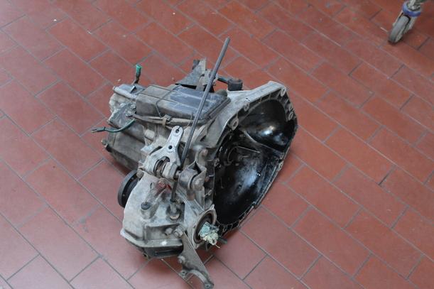Foto: SCHALTGETRIEBE 5-GANG eines Lancia Thema 6V