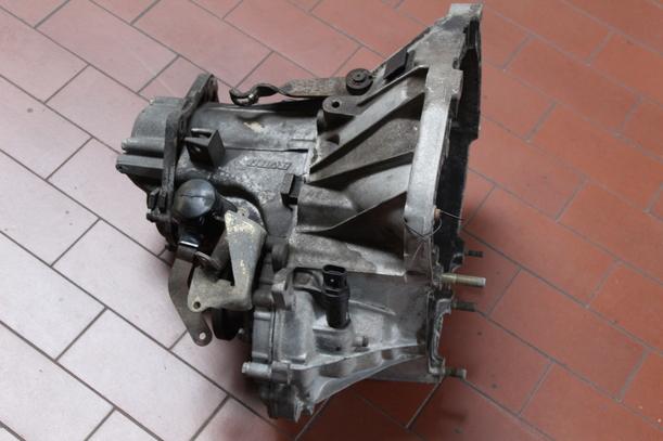 Foto: SCHALTGETRIEBE 5-GANG eines Fiat Tipo 1600 i.e.