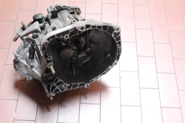 Foto: SCHALTGETRIEBE 5-GANG eines Fiat Tipo 1600 i.e.