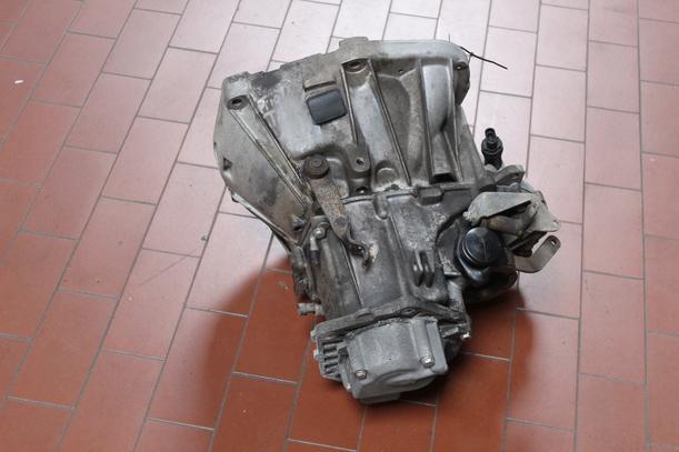 Foto: SCHALTGETRIEBE 5-GANG eines Fiat Tipo 1600 i.e.