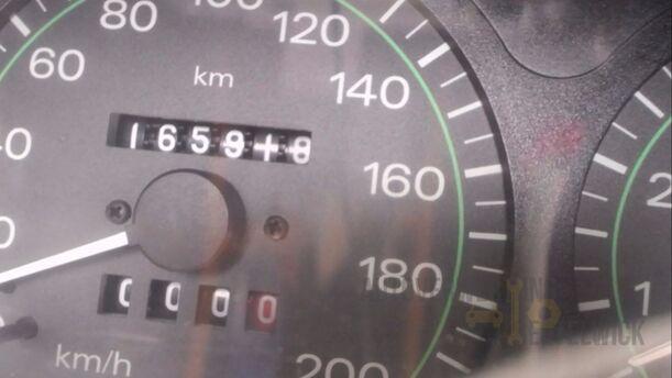 Foto: TACHOEINHEIT eines Fiat Punto 75 S