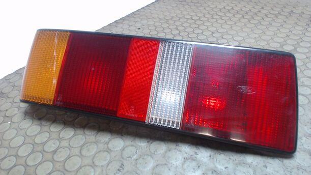 Foto: HECKLEUCHTE / RÜCKLEUCHTE LINKS eines Ford Escort c