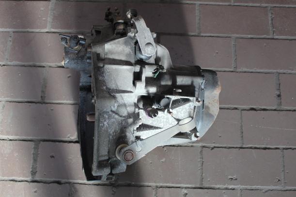 Foto: SCHALTGETRIEBE 5-GANG eines Peugeot 106 XN