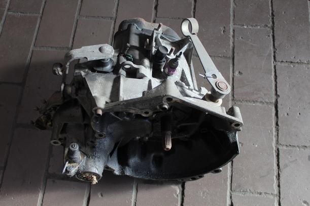Foto: SCHALTGETRIEBE 5-GANG eines Peugeot 106 XN