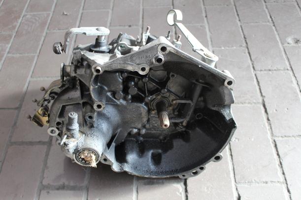 Foto: SCHALTGETRIEBE 5-GANG eines Peugeot 106 XN