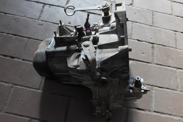Foto: SCHALTGETRIEBE 5-GANG eines Peugeot 106 XN