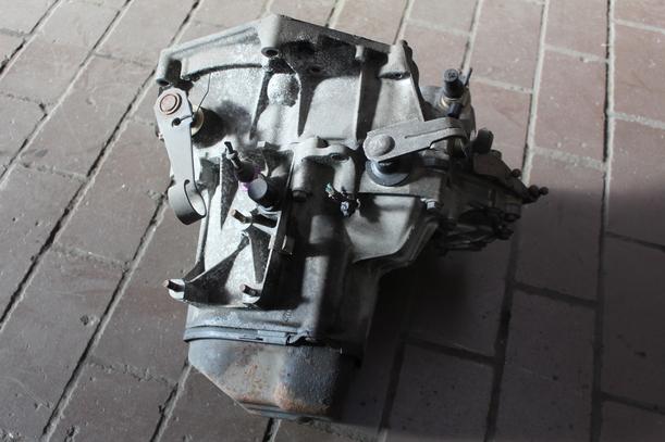 Foto: SCHALTGETRIEBE 5-GANG eines Peugeot 106 XN