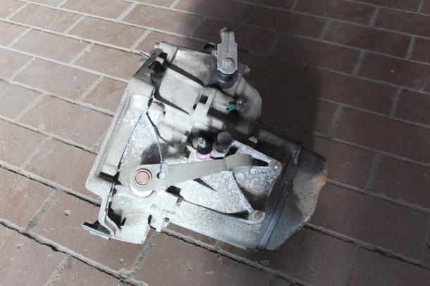 Foto: SCHALTGETRIEBE 5-GANG eines Peugeot 106 XN