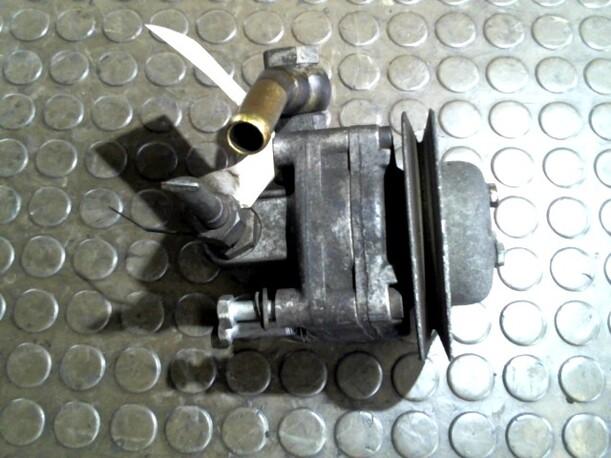 Foto: LENKGETRIEBEPUMPE eines Alfa Romeo Alfa 33 1.4 I.E.