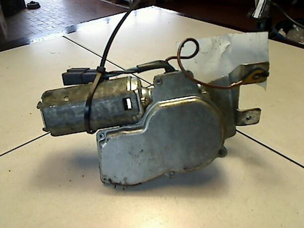 Foto: HECKSCHEIBENWISCHERMOTOR eines Opel Corsa LS