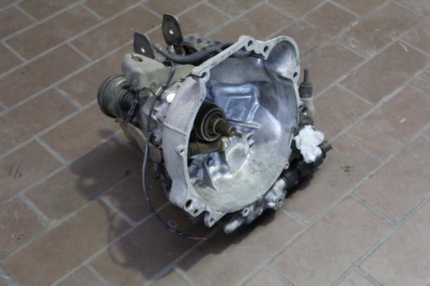 Foto: SCHALTGETRIEBE 5-GANG eines Mitsubishi Lancer 1500 GLX