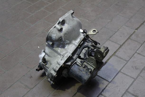 Foto: SCHALTGETRIEBE 5-GANG eines Mitsubishi Lancer 1500 GLX