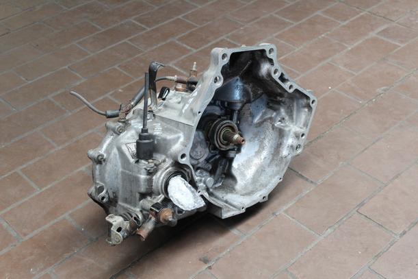 Foto: SCHALTGETRIEBE 5-GANG eines Mazda 626 2.0 GLX