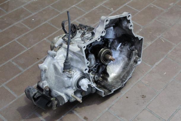 Foto: SCHALTGETRIEBE-5-GANG eines Mazda 626 GLX 2.0