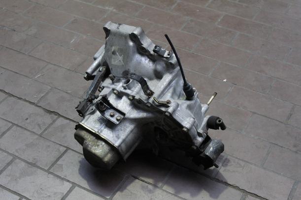 Foto: SCHALTGETRIEBE-5-GANG eines Mazda 626 GLX 2.0