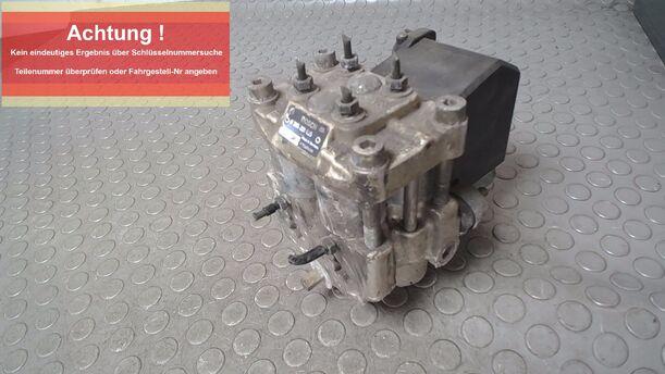 Foto: ABS-BREMSAGGREGAT eines Nissan Primera 2.0 SLX