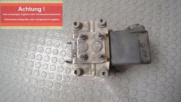 Foto: ABS-BREMSAGGREGAT eines Nissan Primera 2.0 SLX