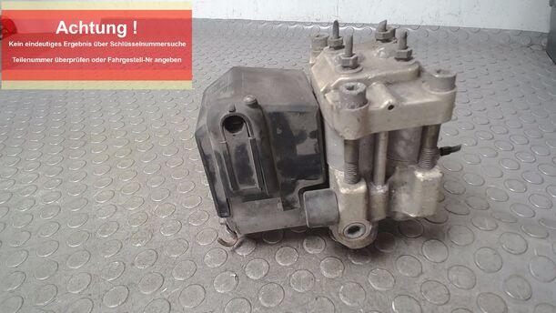 Foto: ABS-BREMSAGGREGAT eines Nissan Primera 2.0 SLX