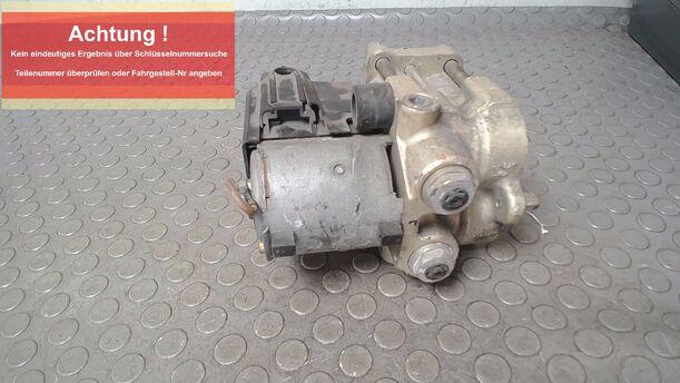 Foto: ABS-BREMSAGGREGAT eines Nissan Primera 2.0 SLX
