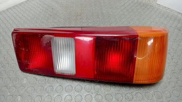 Foto: HECKLEUCHTE / RÜCKLICHT RECHTS ( SCHRÄGHECK ) eines Ford Sierra Coupe CL