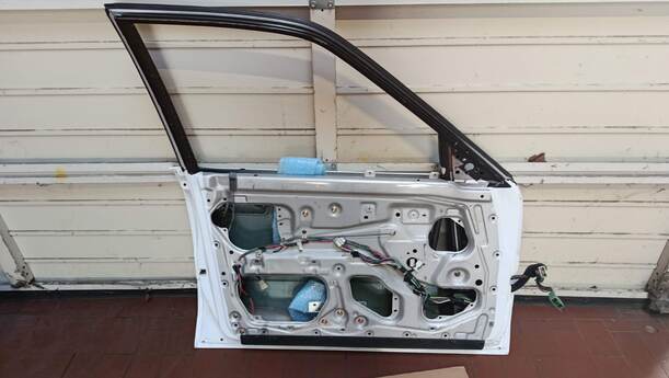 Foto: TÜR VORNE LINKS eines Mazda 626 2.0i LX